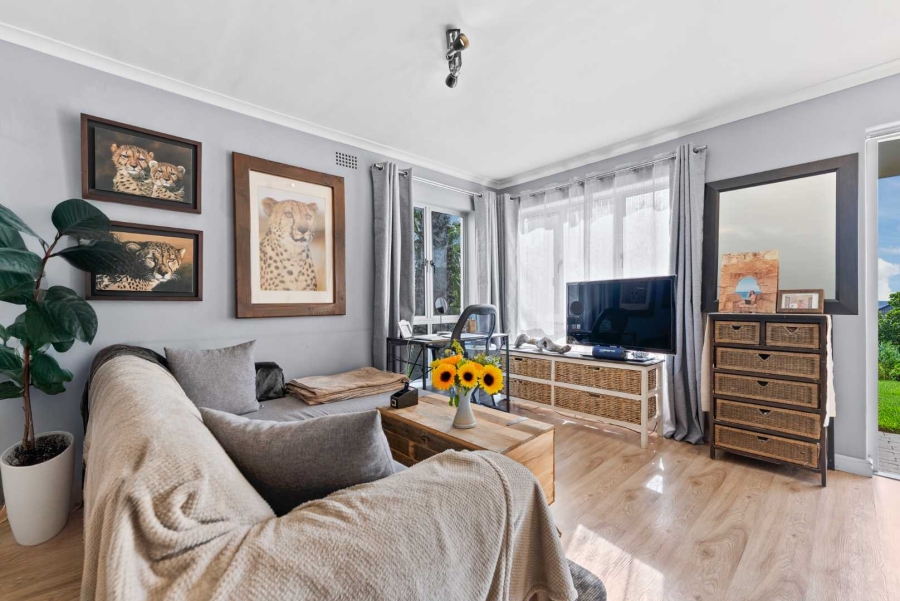 1 Bedroom Property for Sale in Vredehoek Western Cape